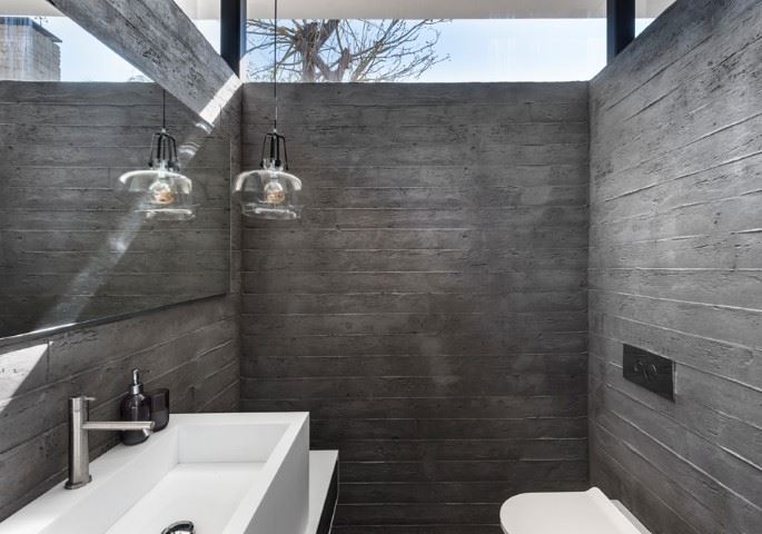 Private house עיצוב התאורה בשירותים נעשתה על ידי קמחי דורי